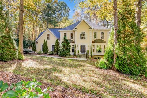 Photo of 107 SUNNINGDALE Drive, Flat Rock, NC 28731 (MLS # 4314453)
