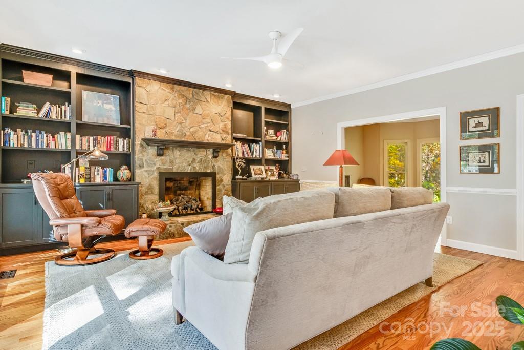107 SUNNINGDALE Drive