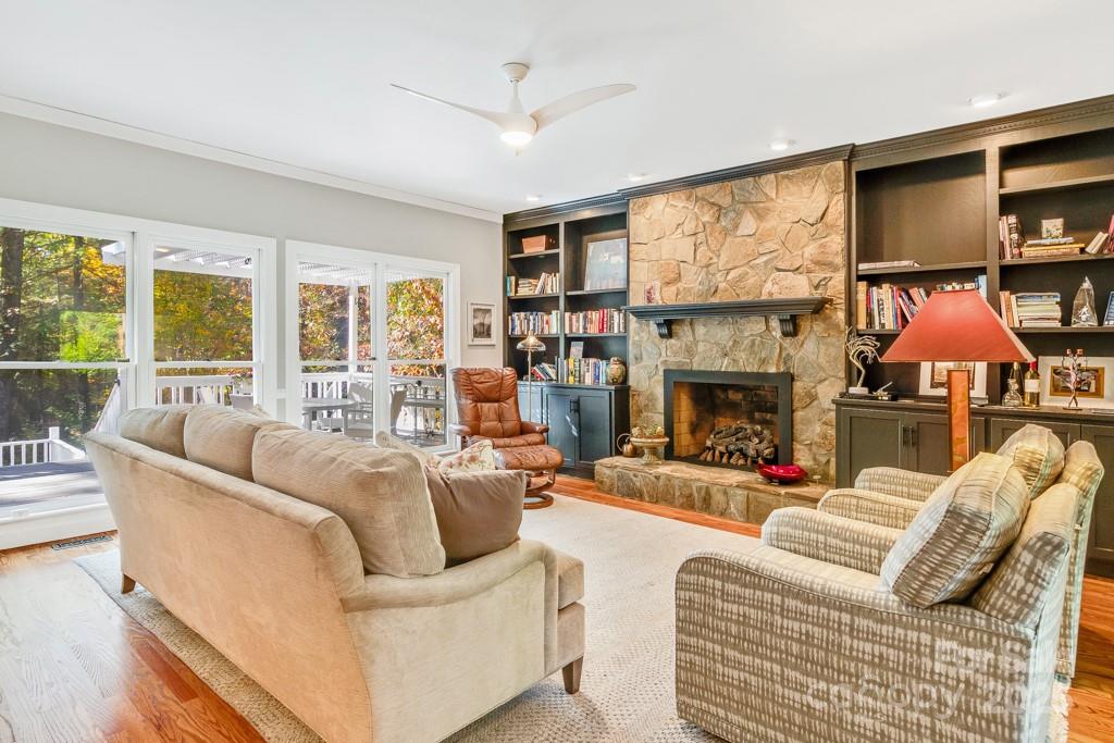 107 SUNNINGDALE Drive
