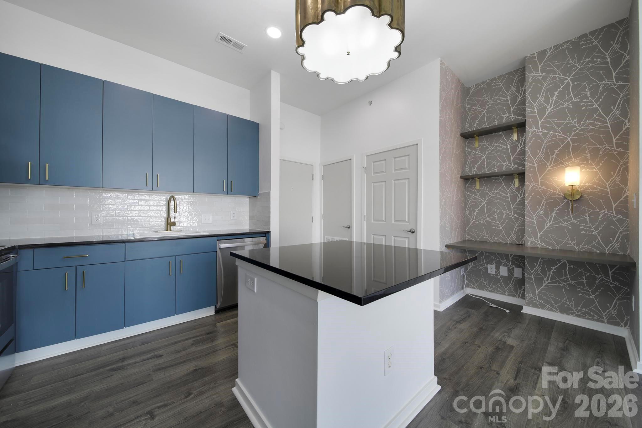 2125 Southend Drive 438