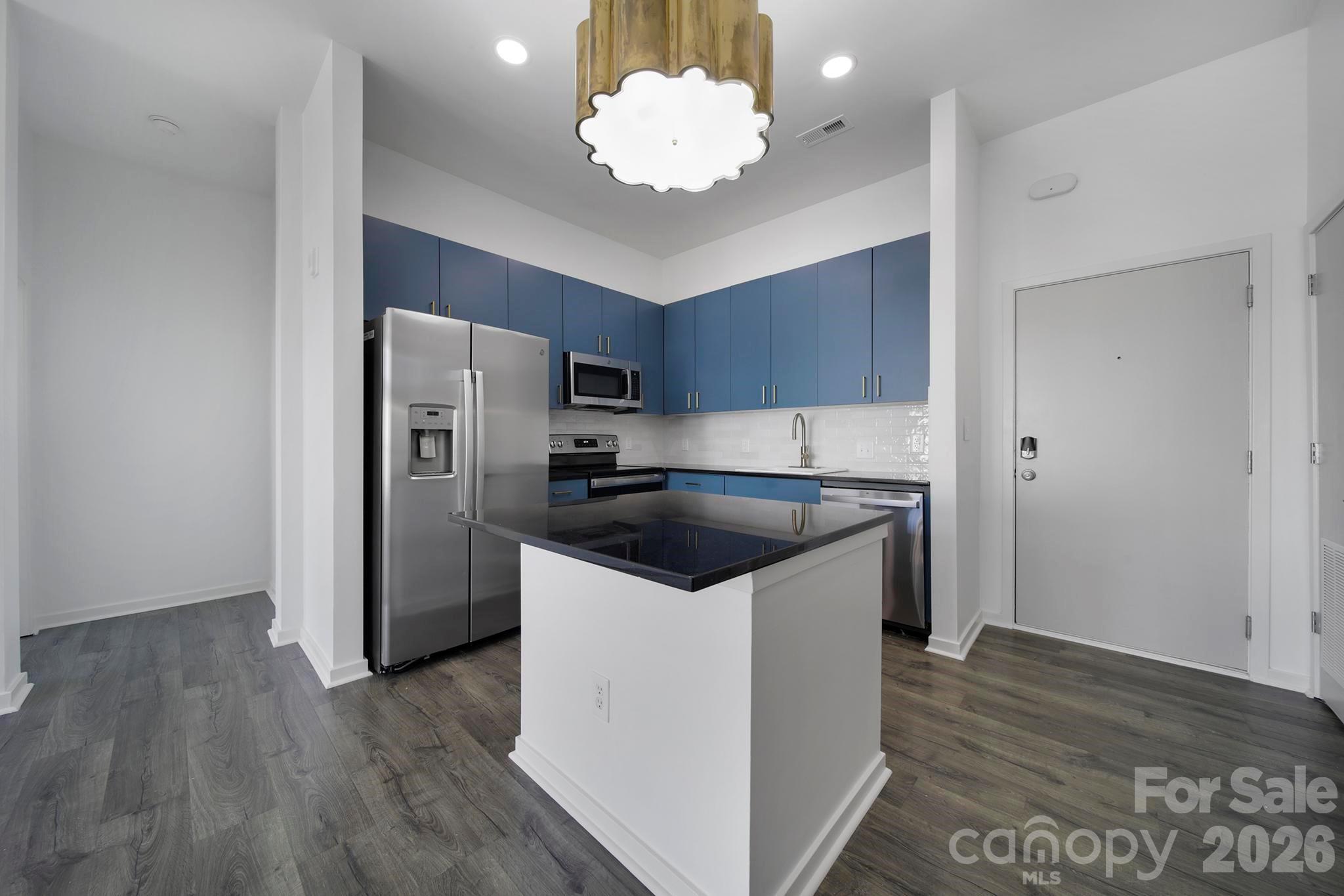 2125 Southend Drive 438