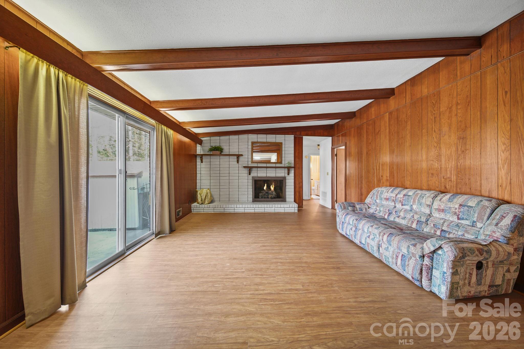 701 E Oakwood Avenue