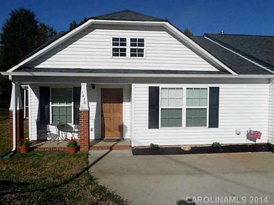 NEW PRICE!!!!! Don't miss out on this deal. This Townhome is located in a quiet subdivision. Nice open floor plan with big screened in porch. Pantries in kitchen have pull out shelves. Wall are textured.