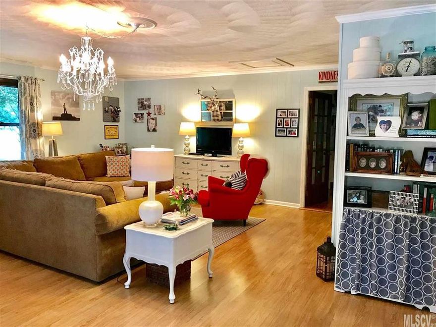 Full brick ranch in well established Arden Oaks! Located in desirable North Lincoln school district! 3 bed/3 full baths w/over 2500sf. Sun room that leads to covered patio area on back, perfect for entertaining. Master w/walk in closet, updated bath & access to private deck. Gas fireplace in casual living room that is open to the kitchen. Hardwood flooring throughout living room, kitchen, dining room & foyer. Formal living room and family room/office w/private bath. Ample storage throughout.