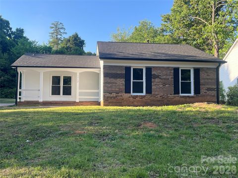Photo of 1712 Blandford Drive, Charlotte, NC 28262 (MLS # 4373883)