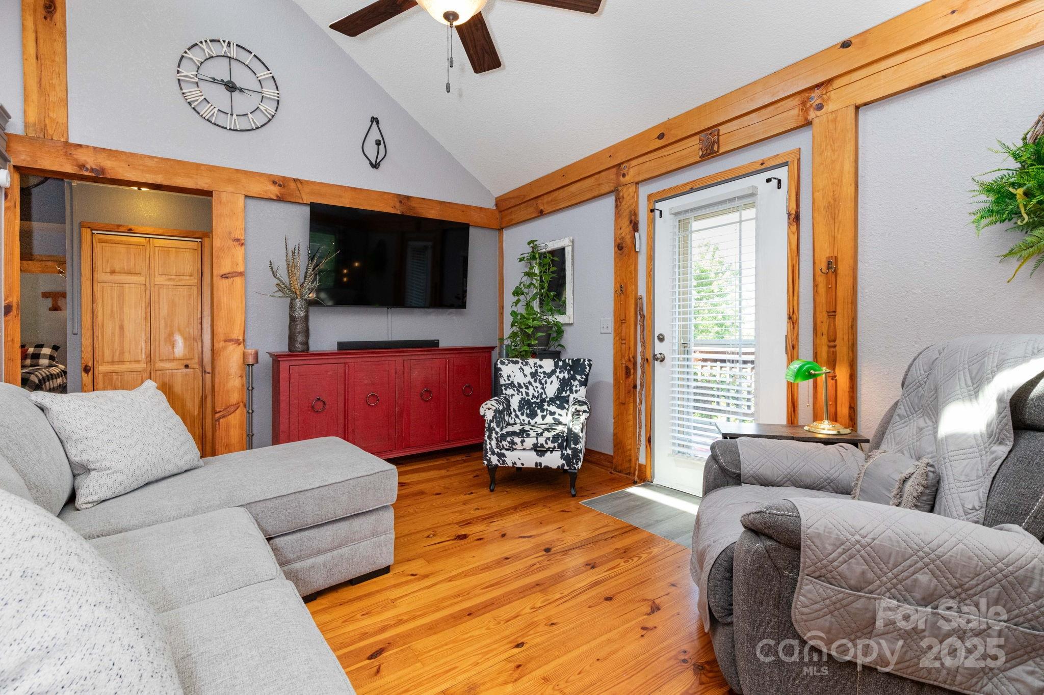 24 Carsen Loop