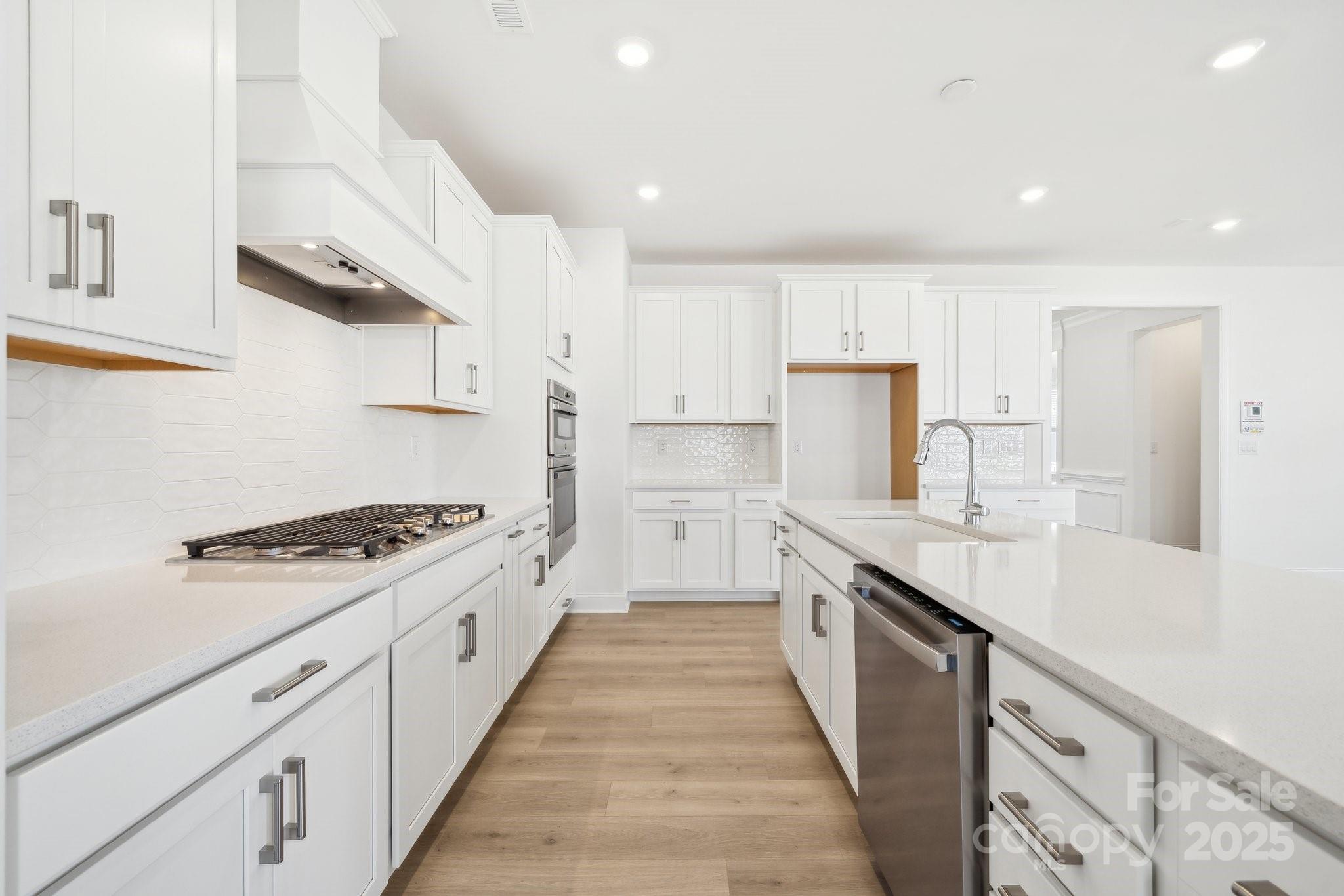 121 Clawton Loop