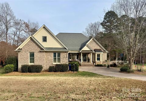 2504 Stoneview Court Denver NC 28037