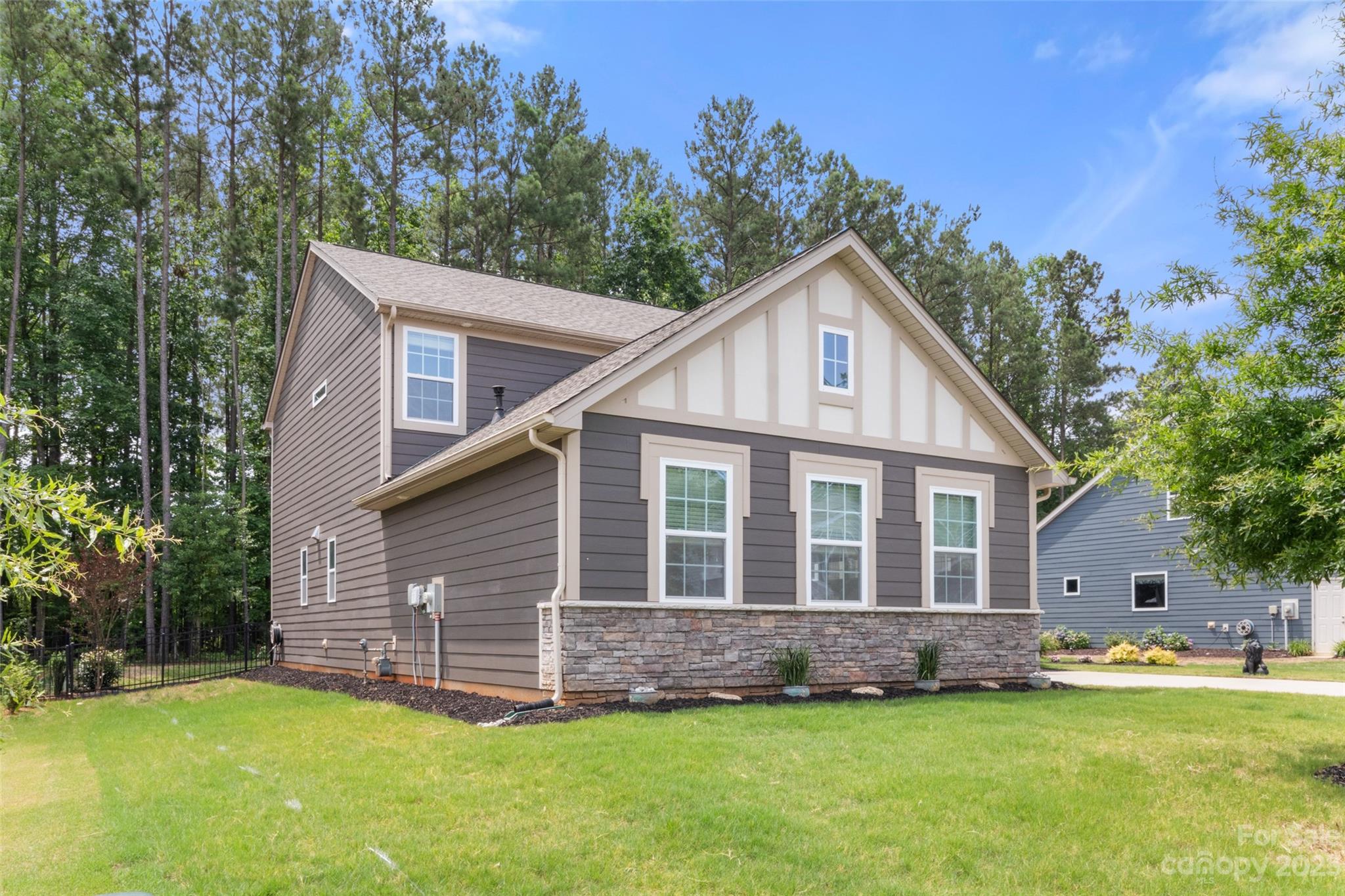 Lake Crest - Residential