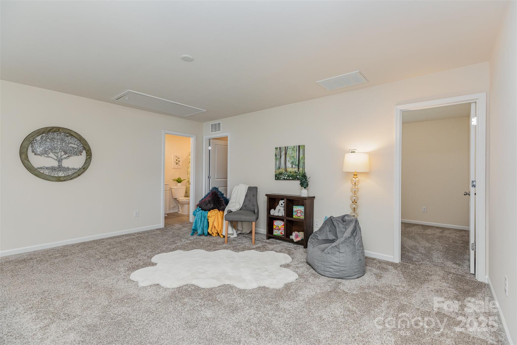 Charlotte, North Carolina 28210, United States, 4 Bedrooms Bedrooms, ,3 BathroomsBathrooms,Residential,Under Contract,154073