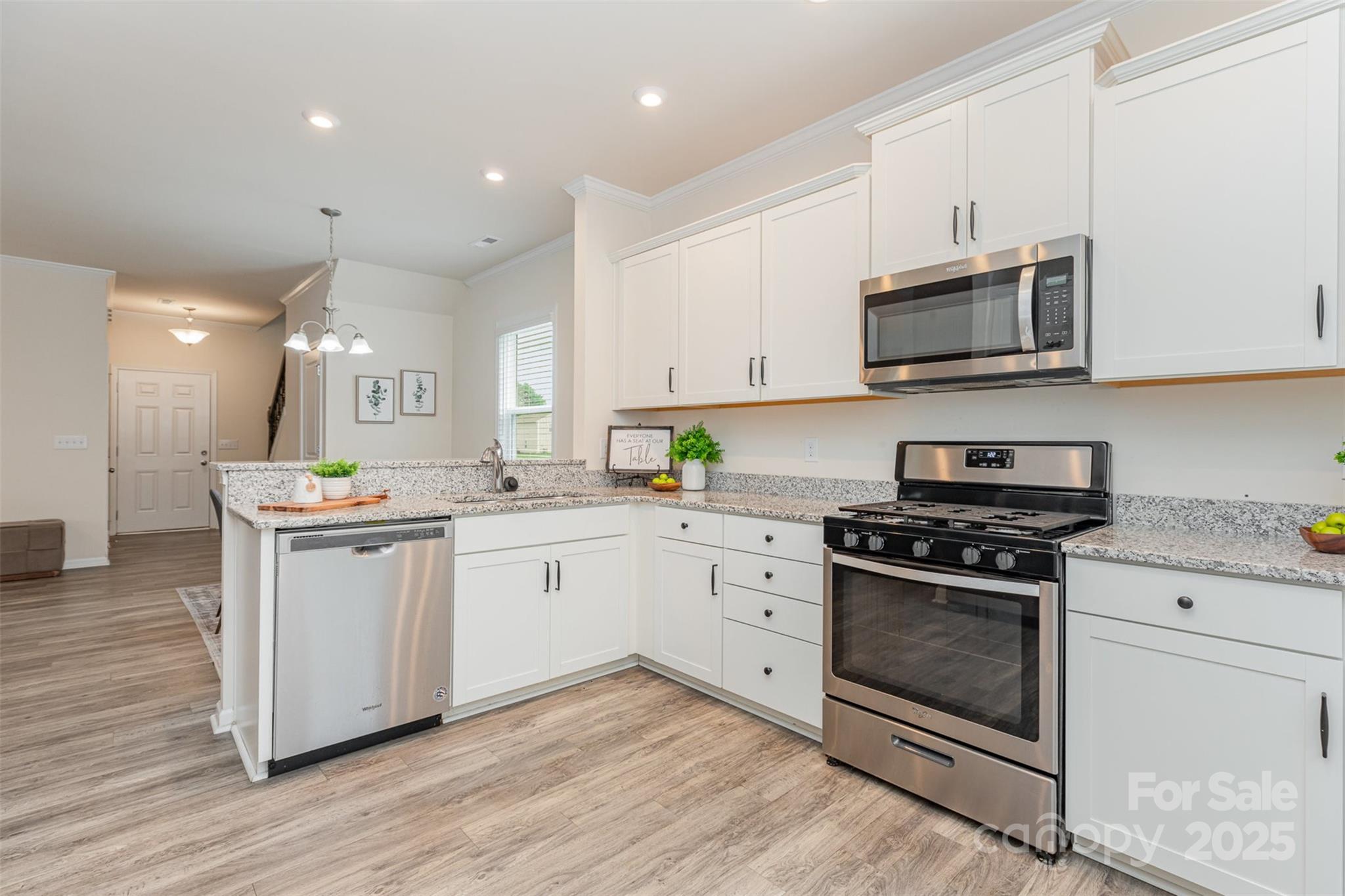 Charlotte, North Carolina 28210, United States, 4 Bedrooms Bedrooms, ,3 BathroomsBathrooms,Residential,Under Contract,154073