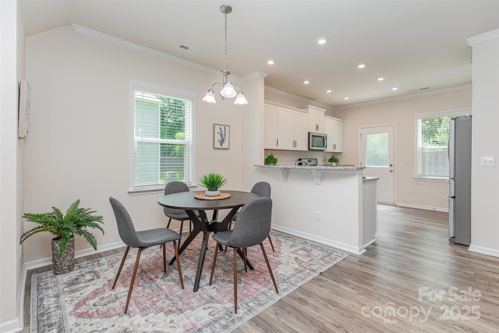 Charlotte, North Carolina 28210, United States, 4 Bedrooms Bedrooms, ,3 BathroomsBathrooms,Residential,Under Contract,154073