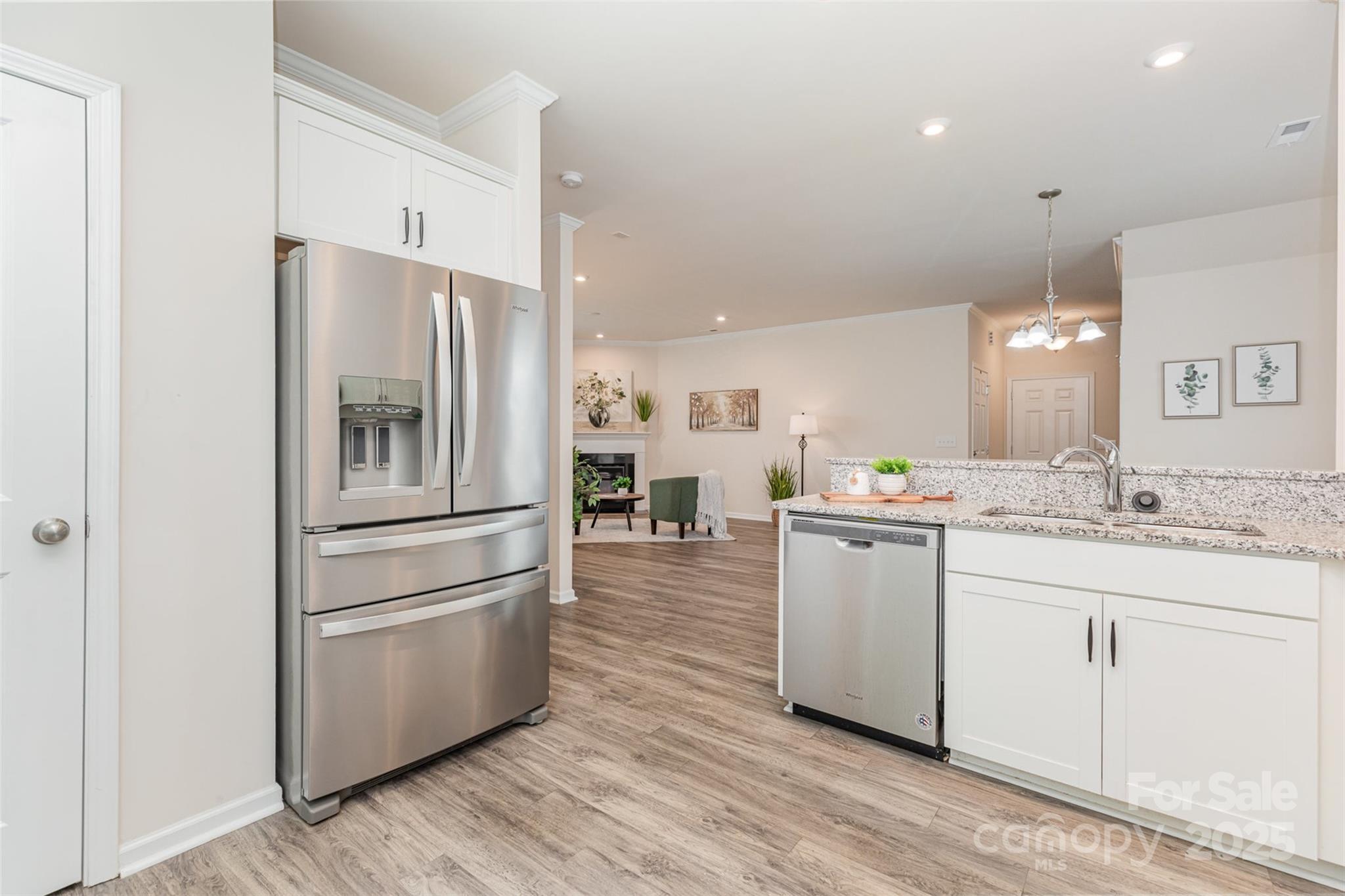 Charlotte, North Carolina 28210, United States, 4 Bedrooms Bedrooms, ,3 BathroomsBathrooms,Residential,Under Contract,154073