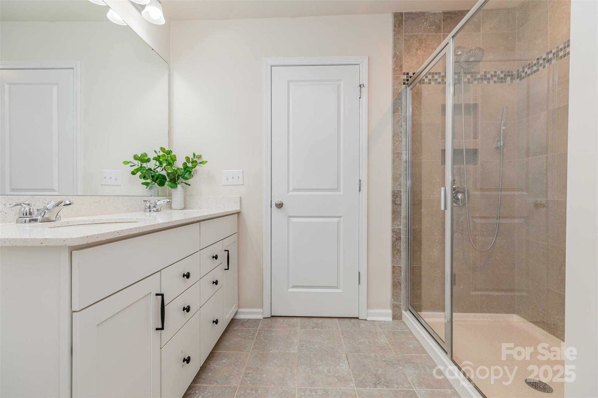 Charlotte, North Carolina 28210, United States, 4 Bedrooms Bedrooms, ,3 BathroomsBathrooms,Residential,Under Contract,154073