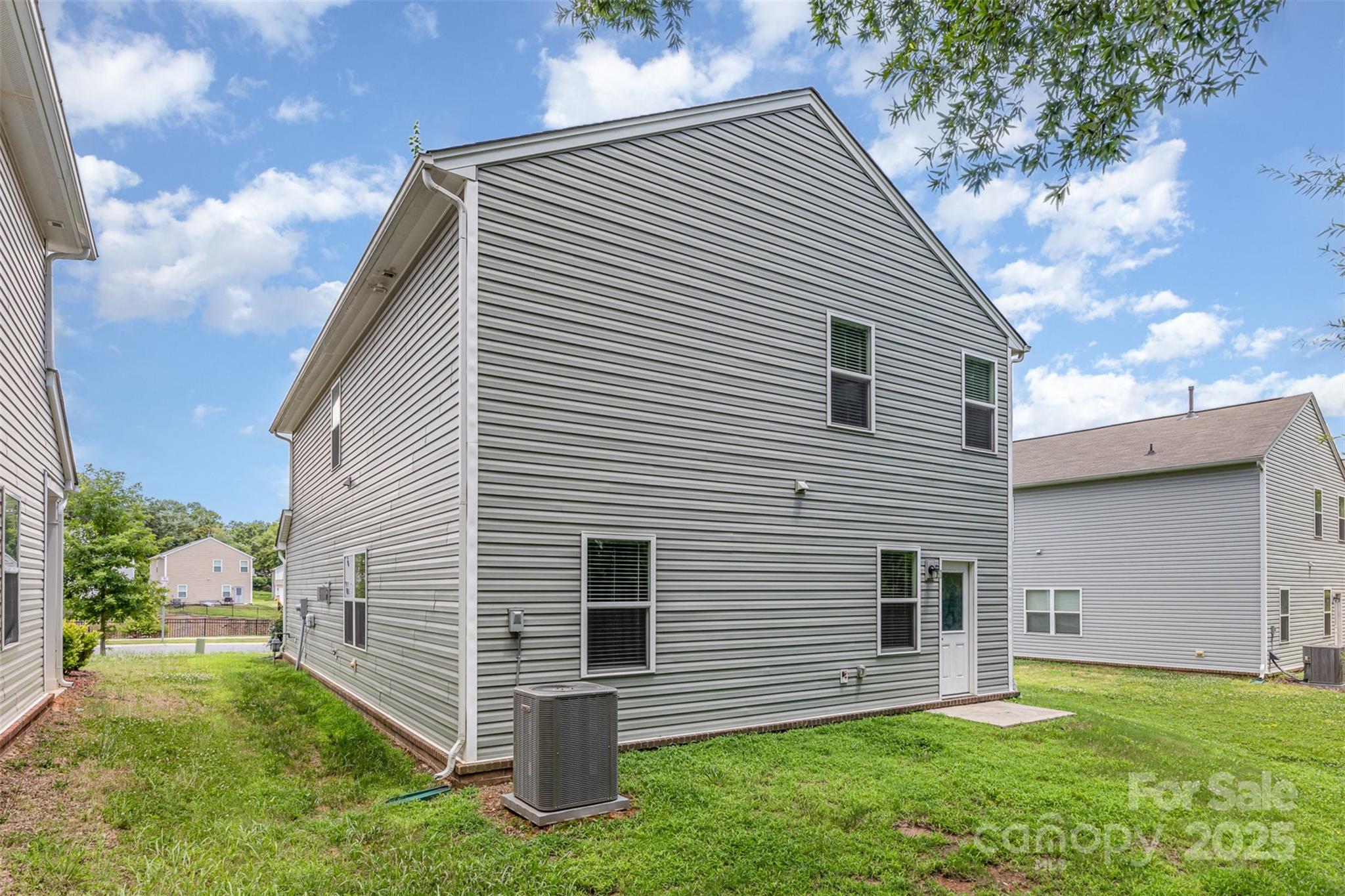 Charlotte, North Carolina 28210, United States, 4 Bedrooms Bedrooms, ,3 BathroomsBathrooms,Residential,Under Contract,154073