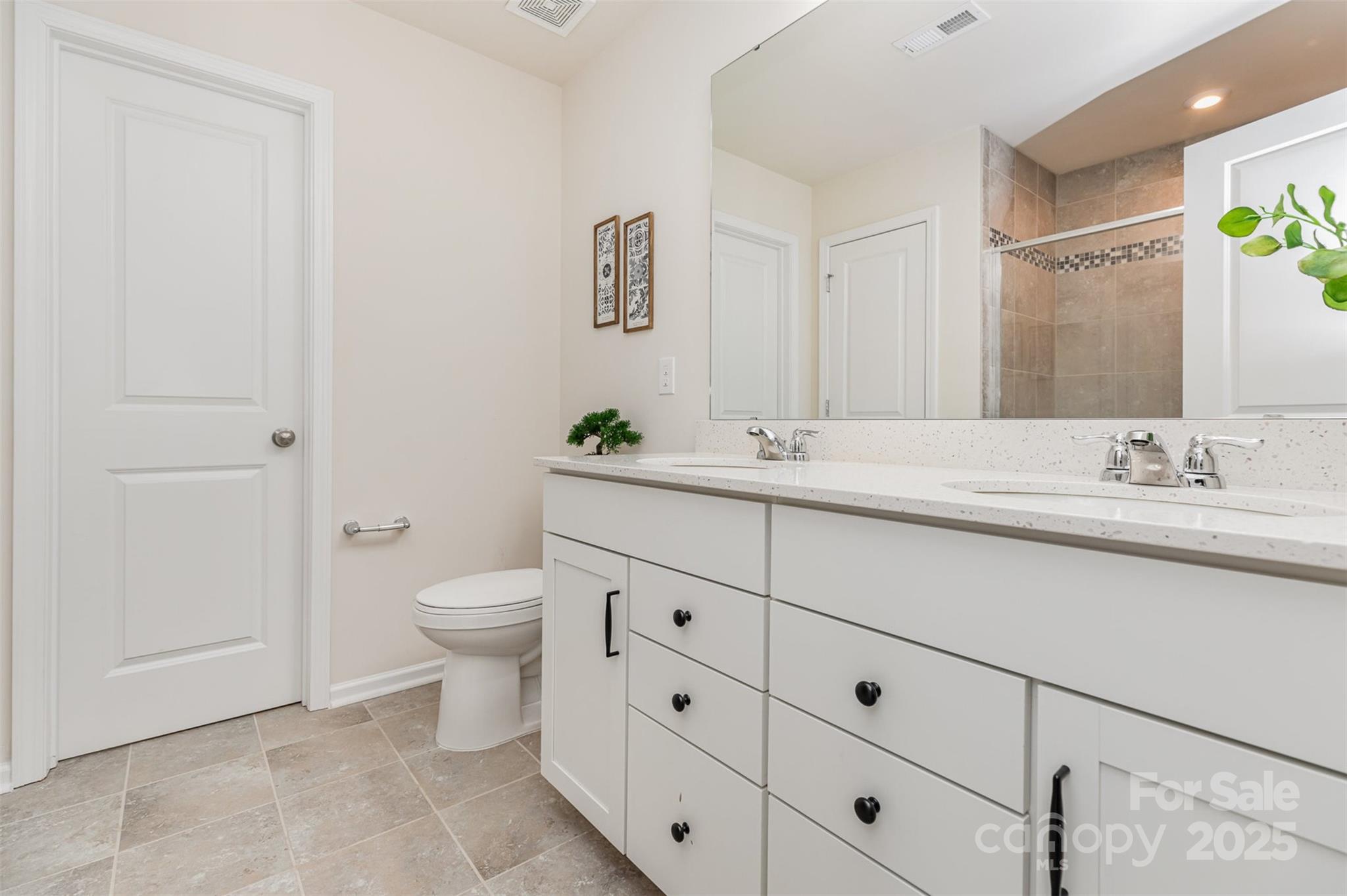 Charlotte, North Carolina 28210, United States, 4 Bedrooms Bedrooms, ,3 BathroomsBathrooms,Residential,Under Contract,154073