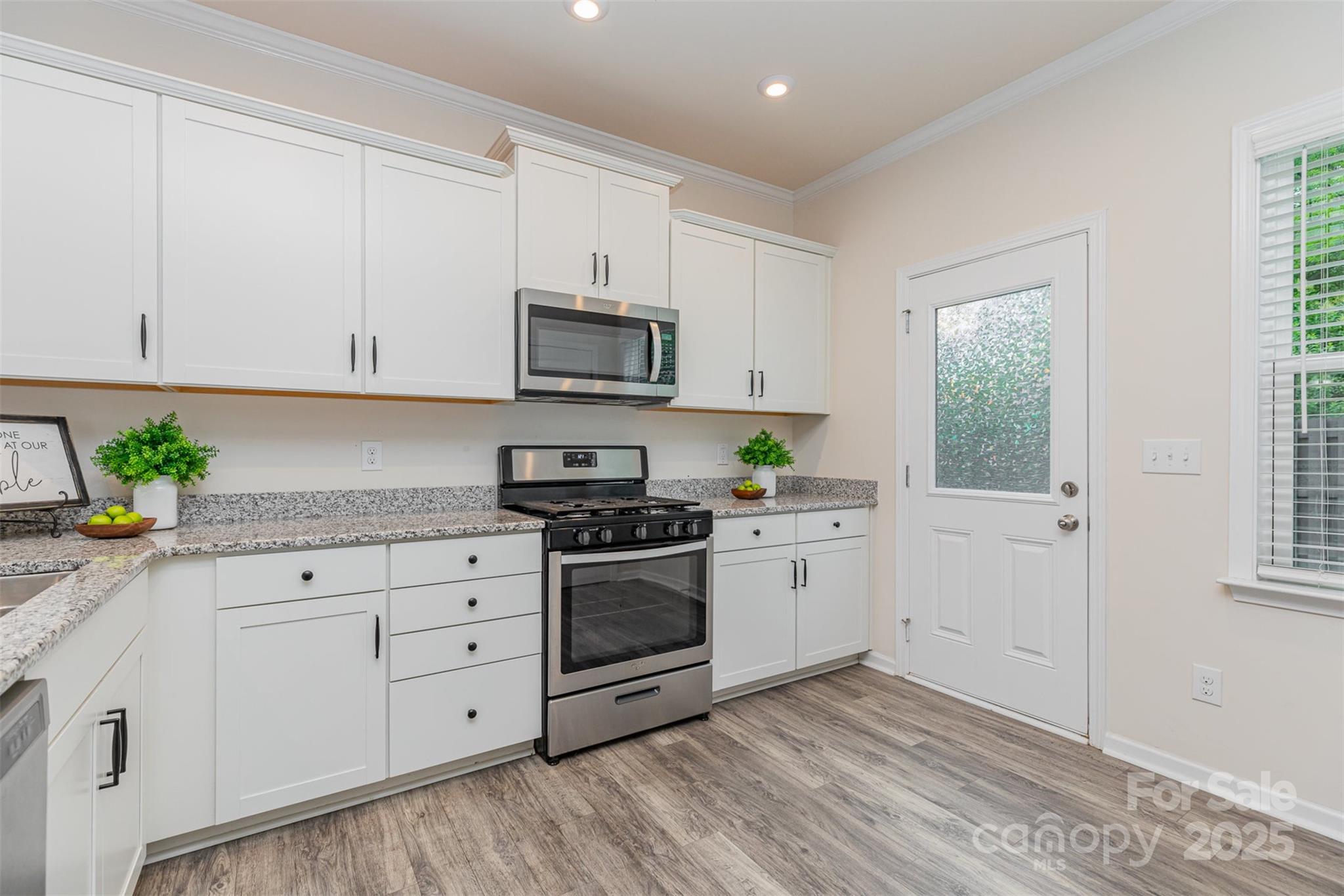 Charlotte, North Carolina 28210, United States, 4 Bedrooms Bedrooms, ,3 BathroomsBathrooms,Residential,Under Contract,154073