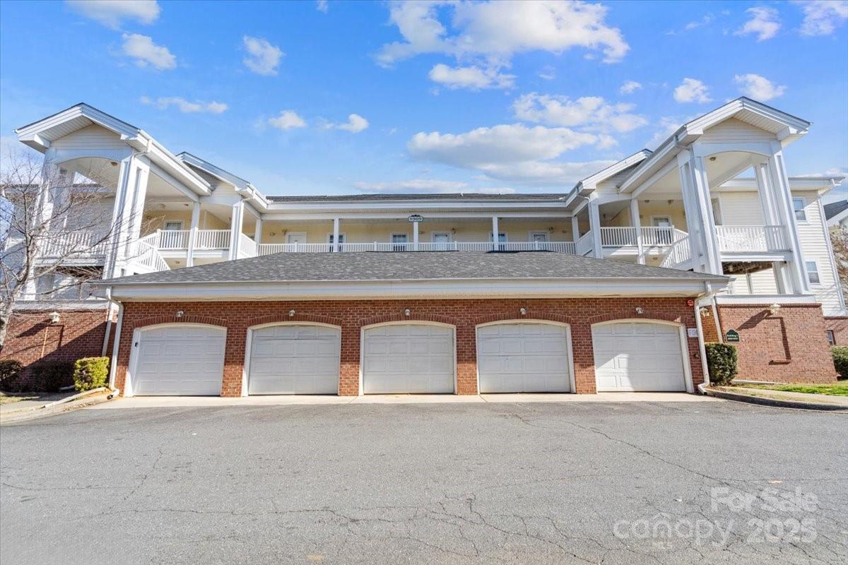 8923 Meadow Vista Road