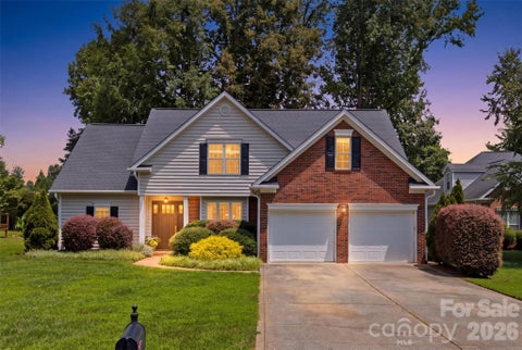 Photo of 15121 Castlebridge Lane, Matthews, NC 28104 (MLS # 4408542)