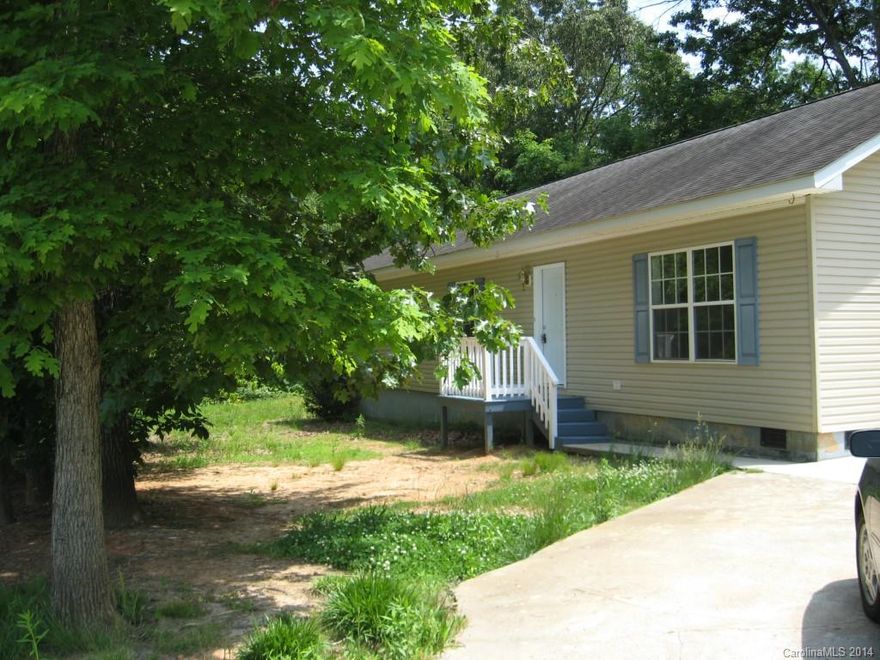 Great Home, Open Floorplan minutes from Downtown, Shopping, Restaurants and Interstate. Beautiful painted, New Carpet throughout, Large master suite with Garden Tub and separate Shower, 2 sinks and large closet.  Living Room opens to tranquil backyard with decks.  Large laundry room and Secondary bedrooms.  Nice Kitchen with lots of cabinets and Island with seating area.  Priced Below Tax Value.