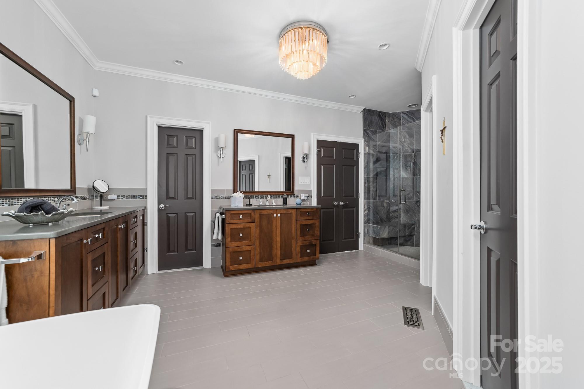 The Peninsula - Residential