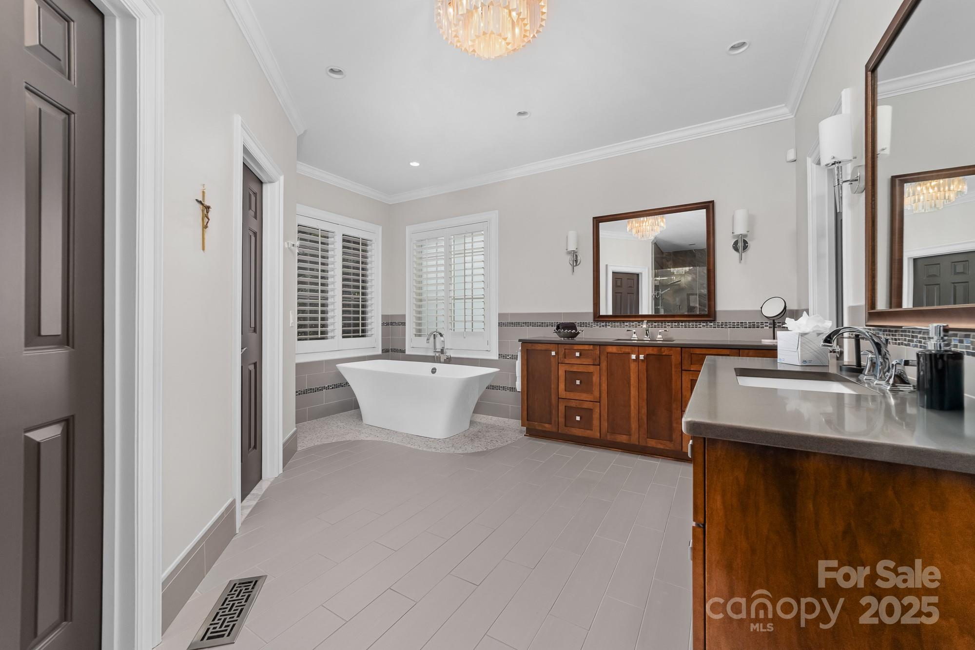 The Peninsula - Residential