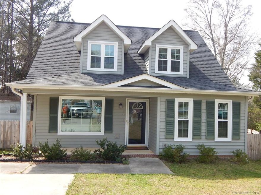 Move in ready 3 bed/2.5 bath home on Cul-de-sac lot.  Home has fenced yard and exterior storage shed.