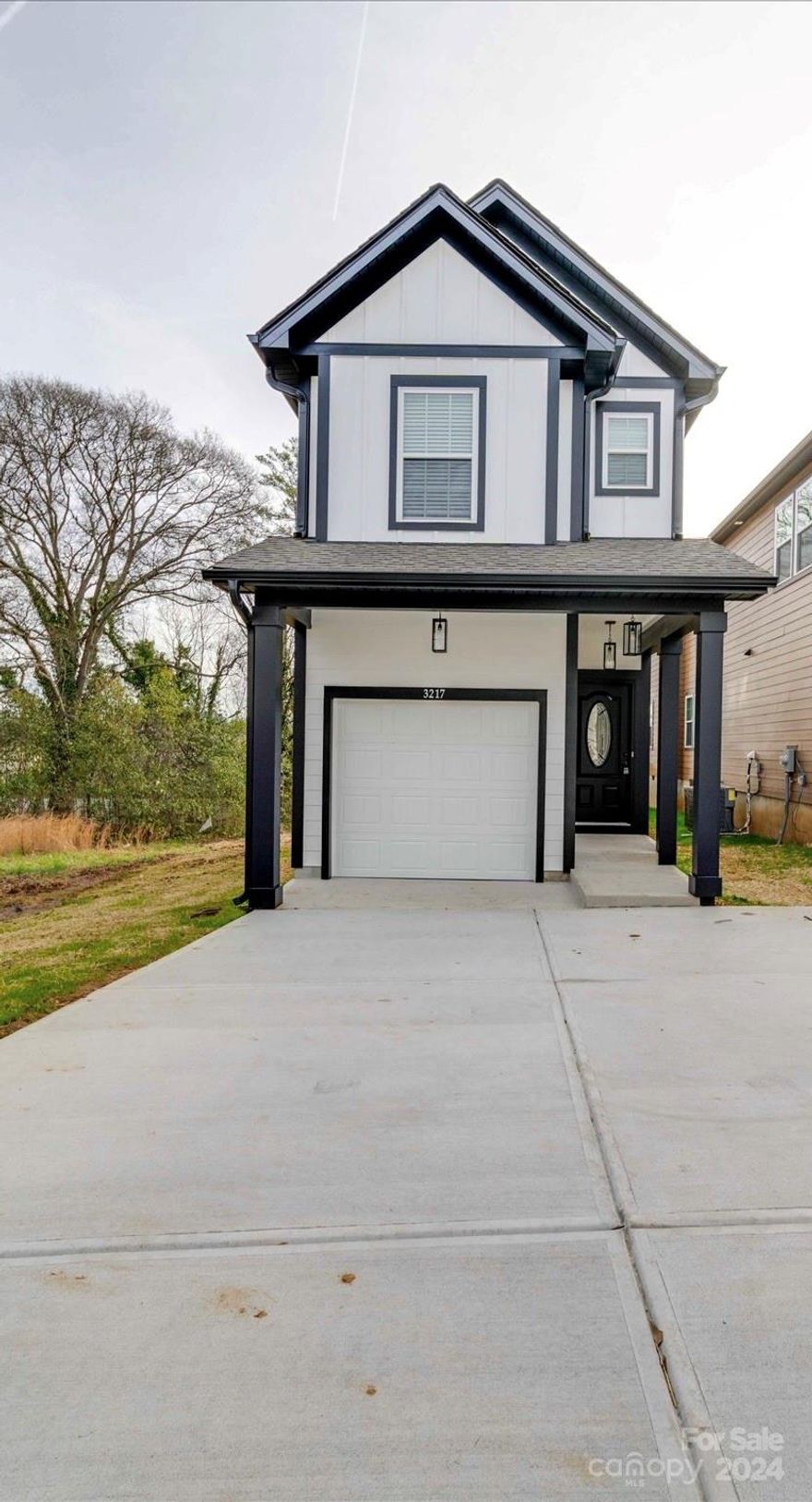 New construction home on the West Side in Reid Park.  Close to South End, the Airport and Uptown.

Beautiful with amazing upgrades and a 1 car garage.