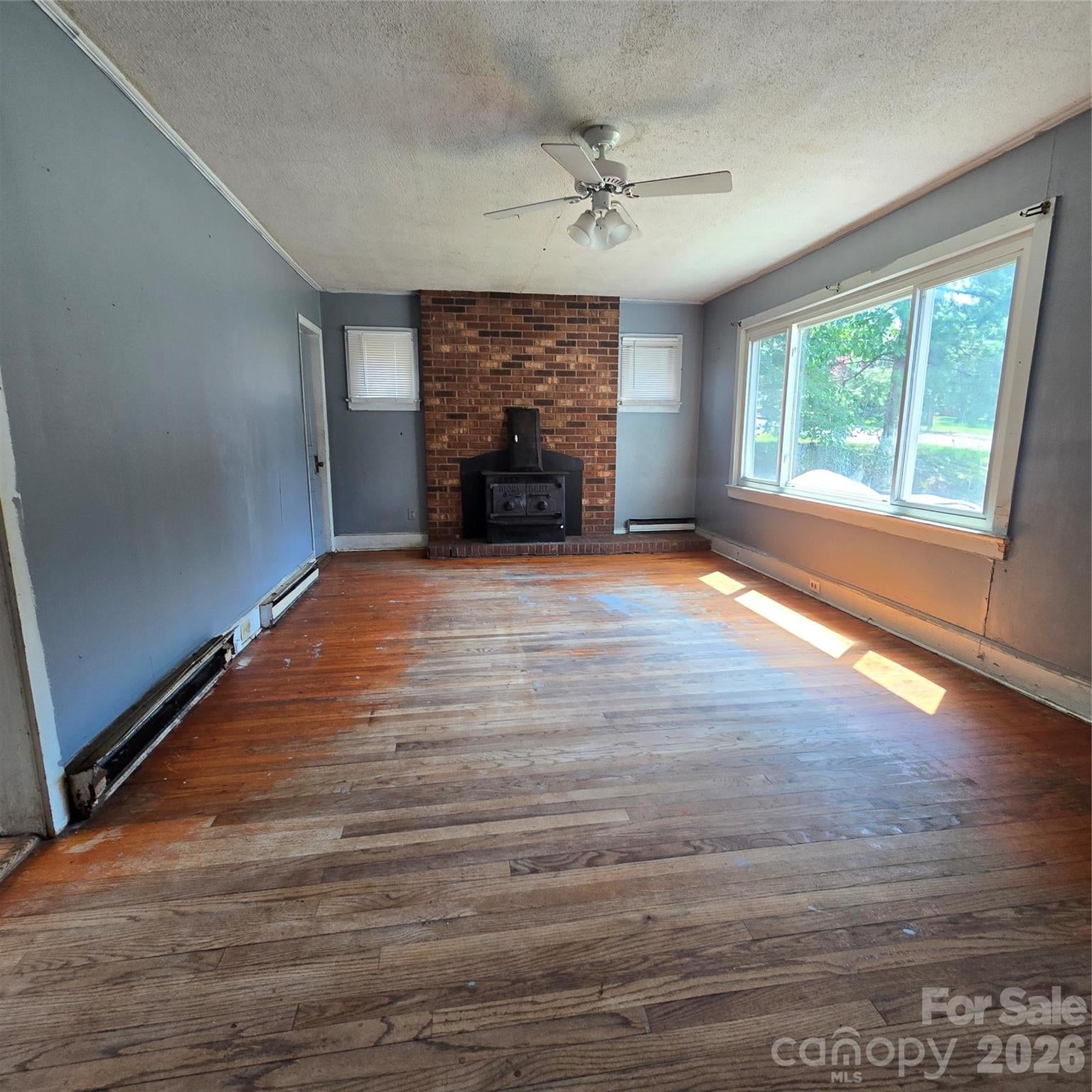 230 W Presnell Street
