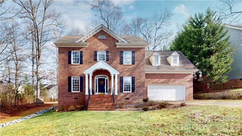 Photo of 7819 Red Oaks Trail, Waxhaw, NC 28173 (MLS # 4379342)