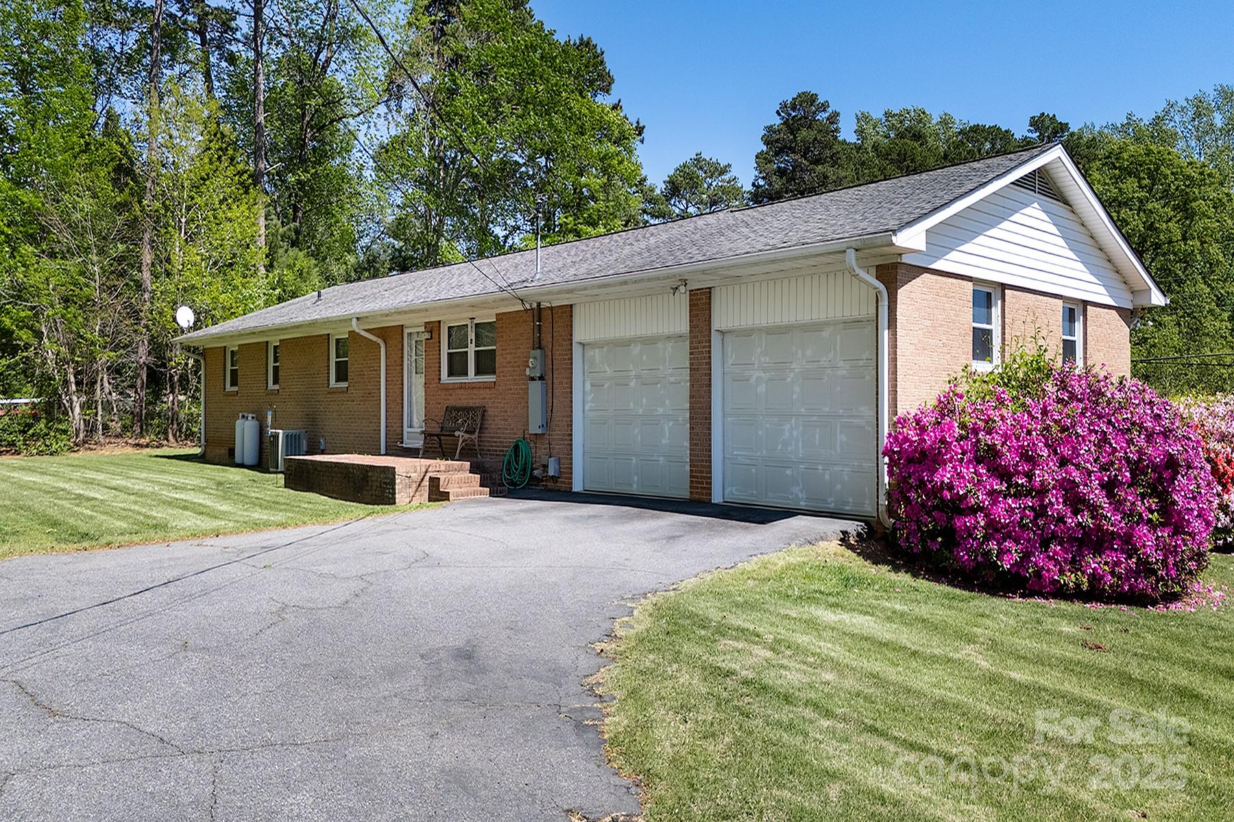 2218 Woodcrest Drive