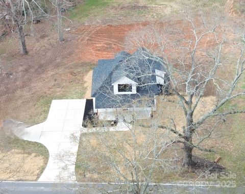 Photo of 484 Hilltop Road, Lincolnton, NC 28092 (MLS # 4327760)