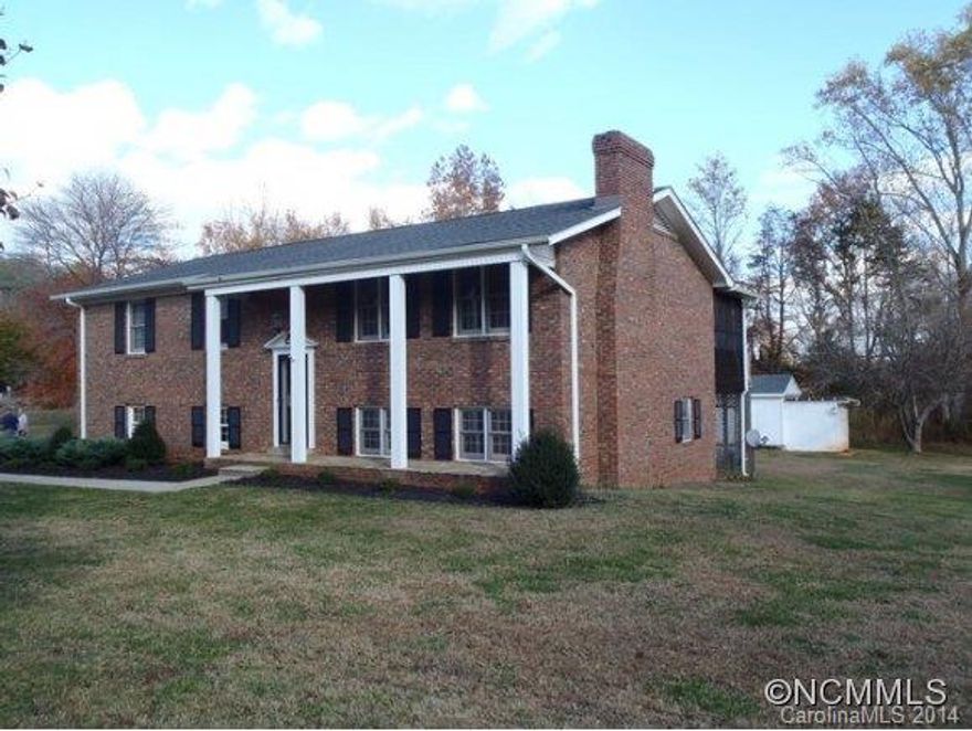 Beautifully landscaped brick split level home just minutes from town. Level yard w/ fruit trees, lg outbuilding for storage or animals. Huge family rm or inlaw suite on 1st level, w/ mini kitchen, & full bath. Main level features spacious eat-in kitchen and dinning rm, living rm w/ built ins around the fireplace, lg bedrooms. Central vacuum system. Relaxing screen porch w/ swing! Sparkling clean! Large lot and a lot of home for the money!