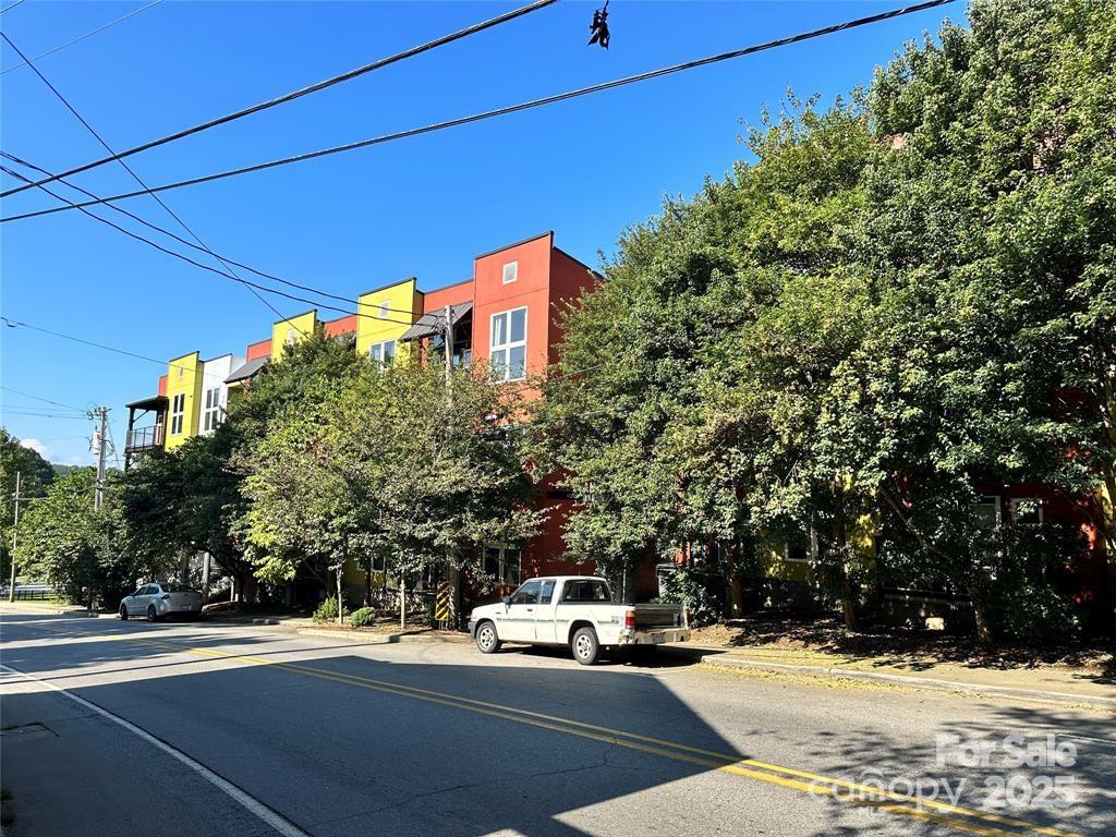 125 Clingman Avenue 203