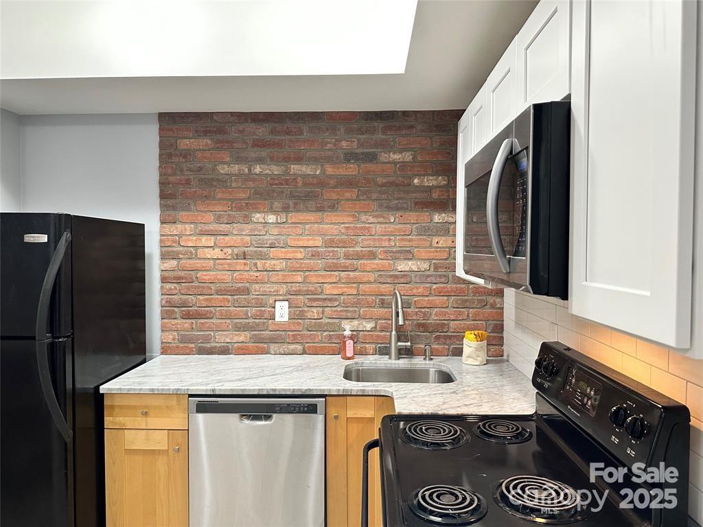 125 Clingman Avenue 203