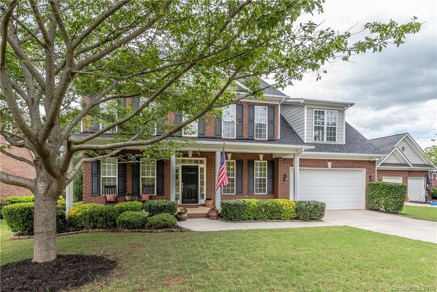 Beautiful brick home on a cul-de-sac lot, in desirable Regent Park!!! Very well maintained inside and out.  Home has stainless steel appliances and new roof installed recently. Amenities include walking trails a swimming pool and tennis courts.  Low SC taxes and excellent Fort Mill schools. Minutes from Carowinds, downtown Fort Mill and Ballantyne!  See virtual tour attached!!  Please come by to see!