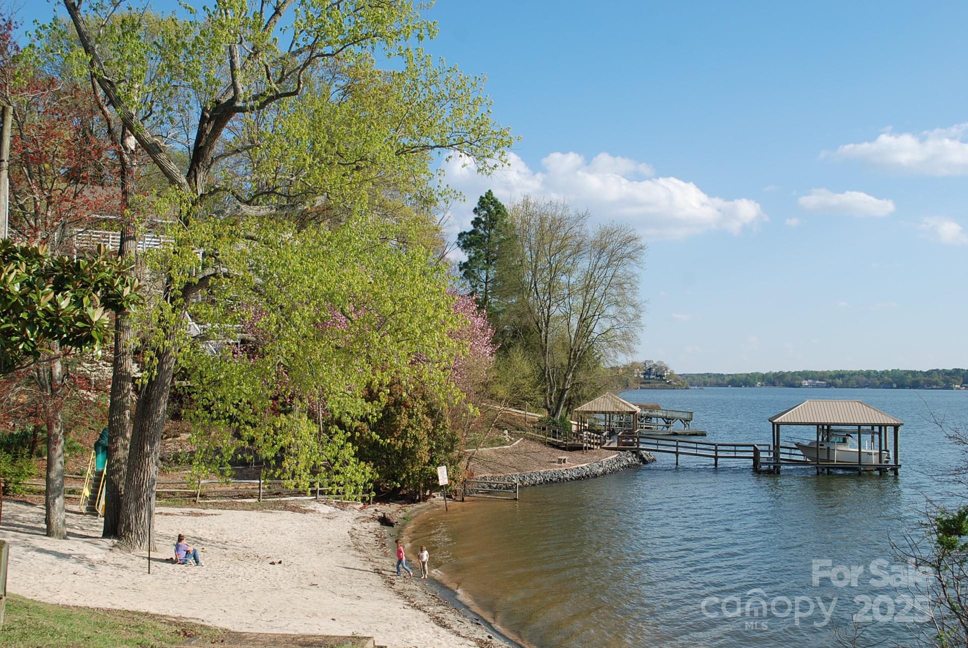 Tega Cay - Residential