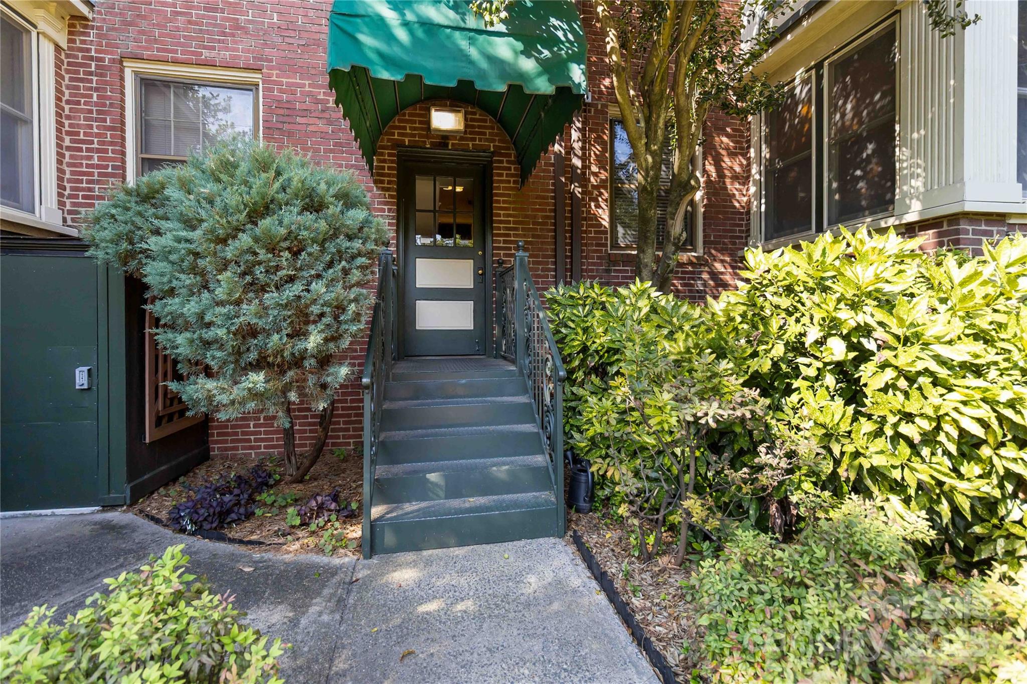 811 E Morehead - Residential