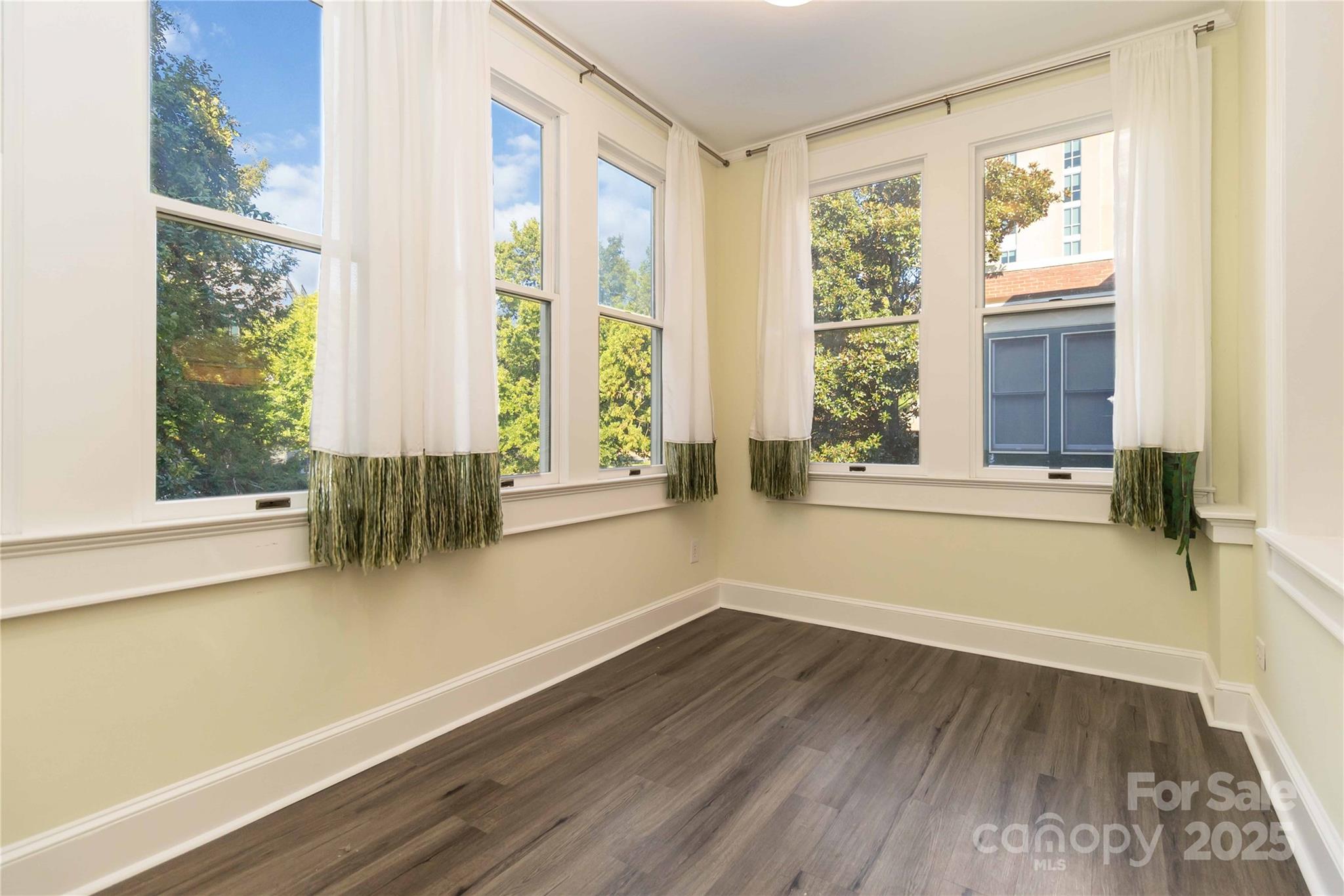 811 E Morehead - Residential