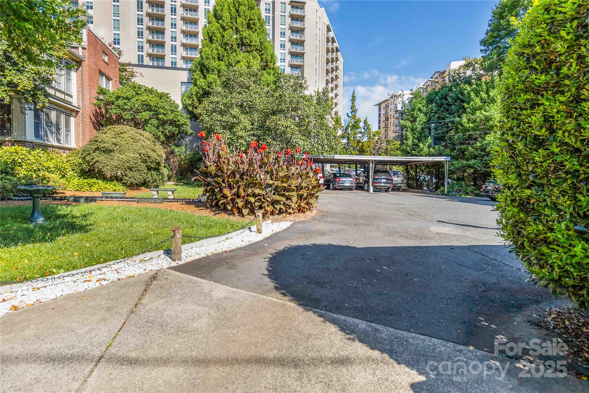 811 E Morehead - Residential