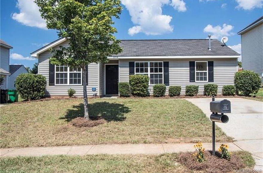 Completely renovated home! Easy access to Uptown, shopping, dining, and highways. Features granite counter tops, subway back splash, new stainless steel appliances, upgraded brushed nickel fixtures, faucets, fresh paint, and a manicured lawn.

Features
-Walk in closet in master bedroom.
- Granite counter tops.
-Stainless steel appliances.
-Washer/Dryer hookups

Appliances
-Dishwasher
-Fridge
Other
-Heating: Central Air, Gas Hot Air
*NOTE: CATS AND DOGS ALLOWED SUBJECT TO LEASE TERMS