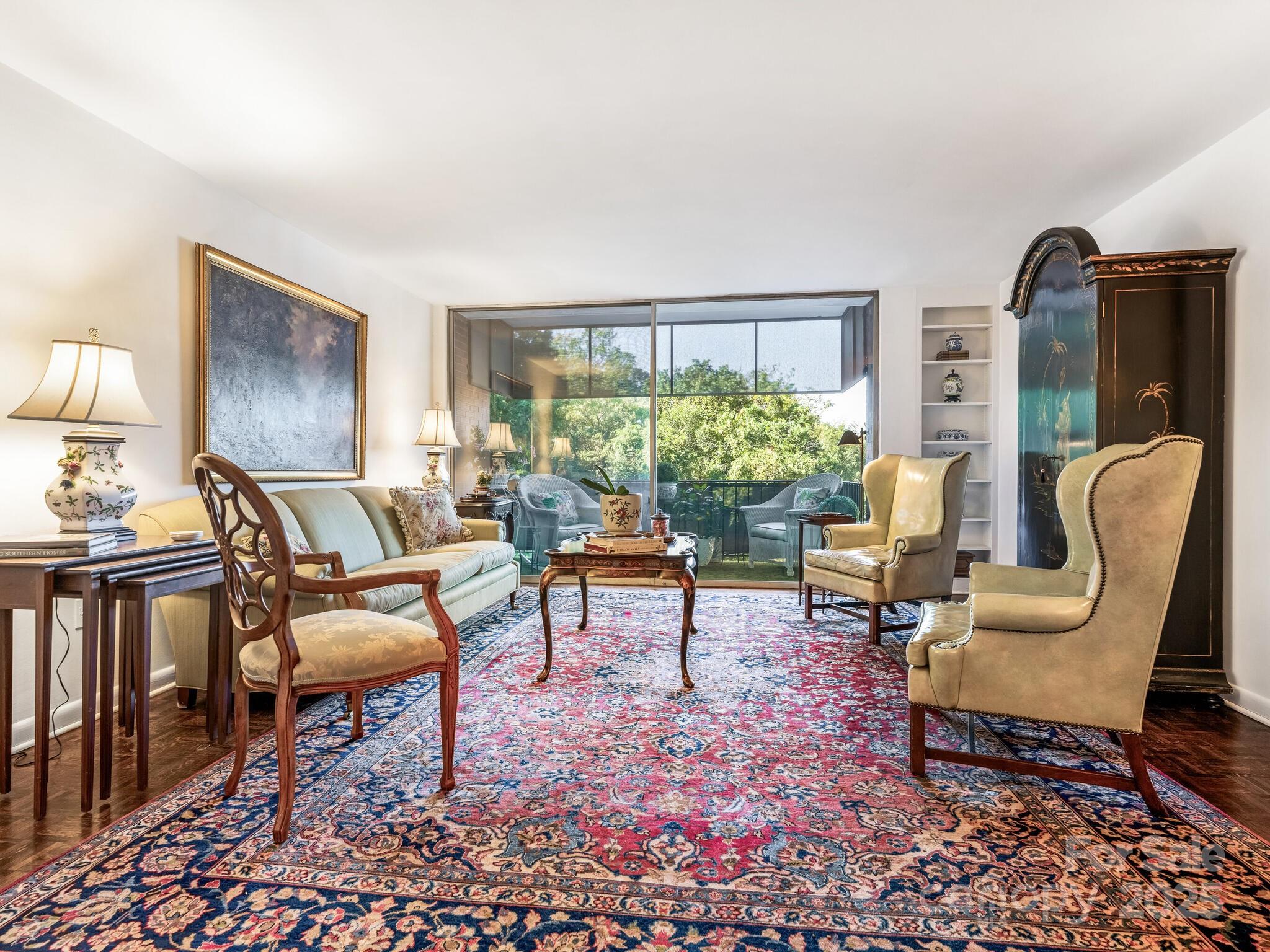 1300 Queens Road 401