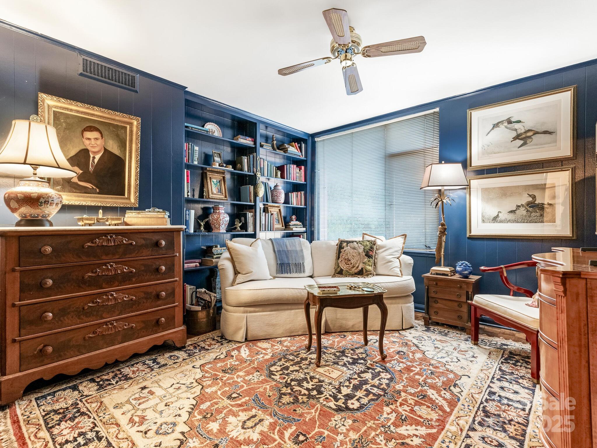 1300 Queens Road 401