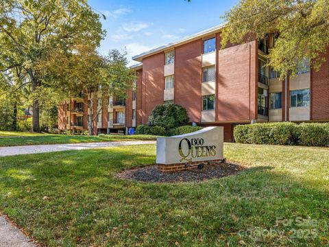 Photo of 1300 Queens Road #401, Charlotte, NC 28207 (MLS # 4314374) Photo of 1300 Queens Road #401, Charlotte, NC 28207 (MLS # 4314374)