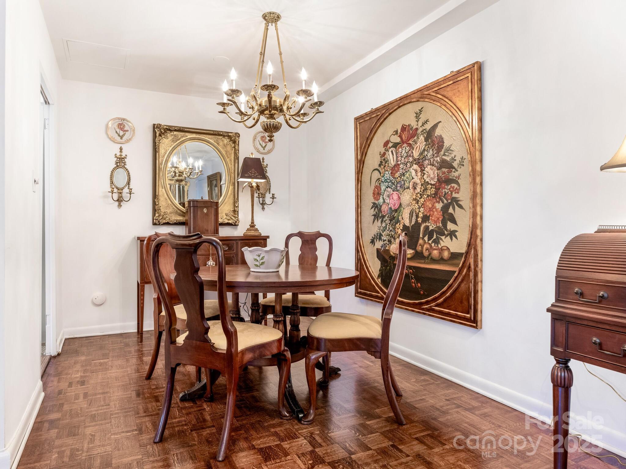 1300 Queens Road 401