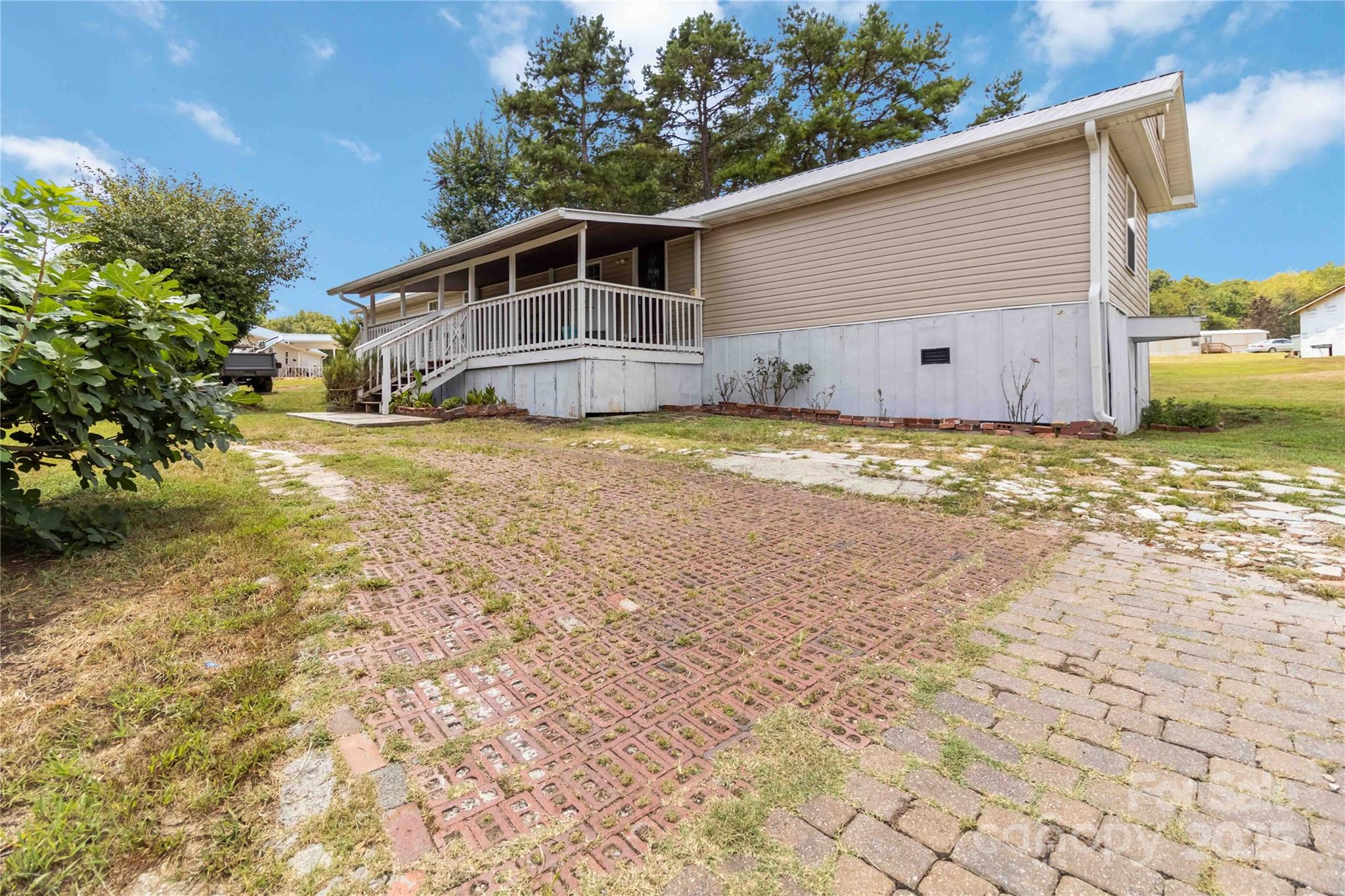 106 Cloverleaf Drive