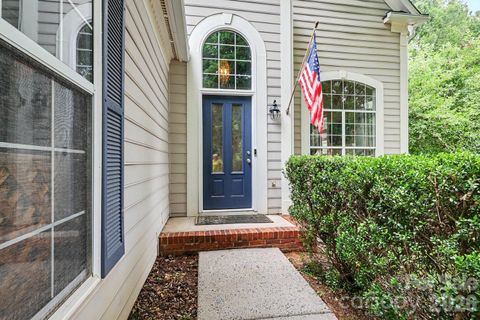 Photo of 4710 Kirkgard Trail, Charlotte, NC 28269 (MLS # 4391788)