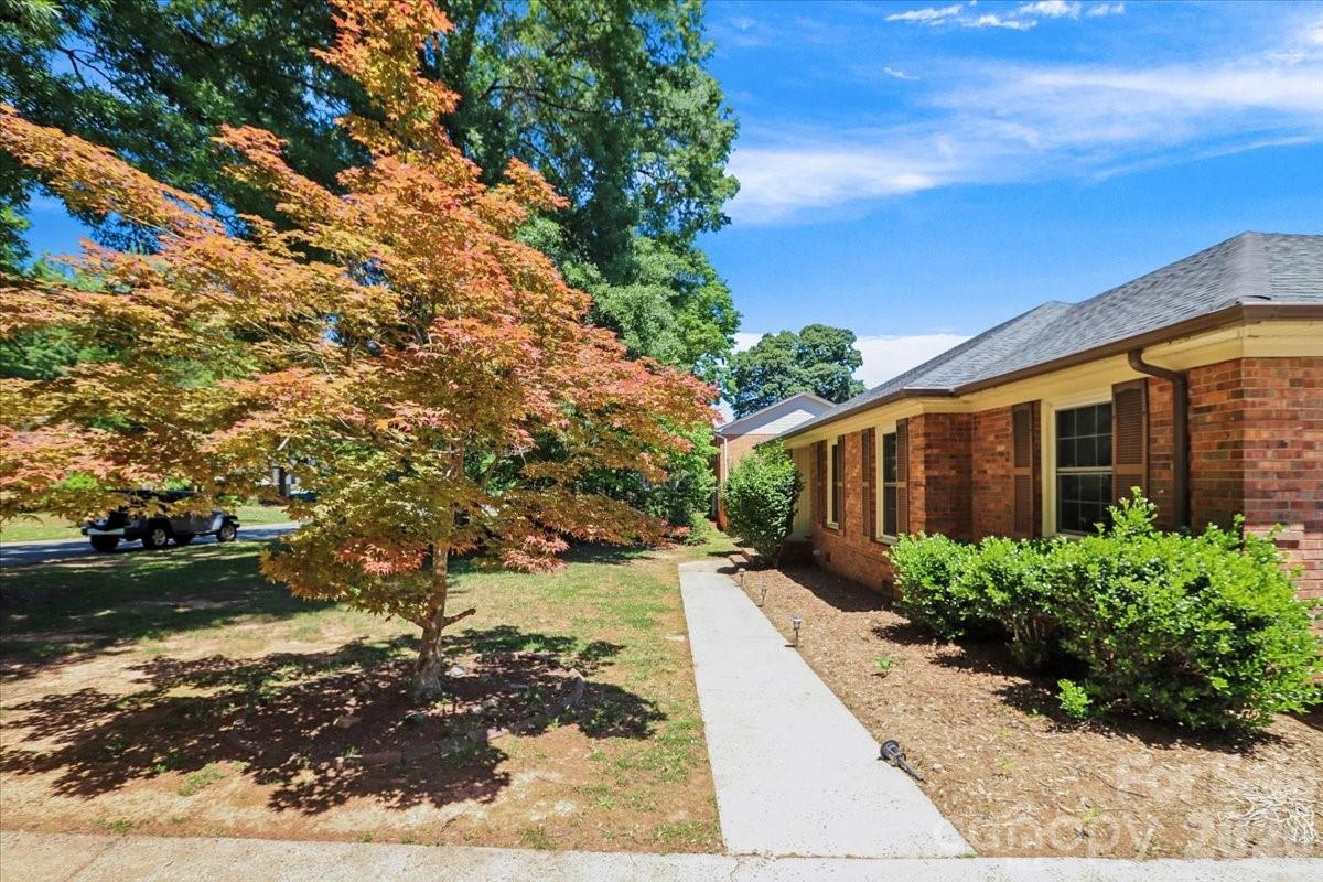 13507 Four Oaks Lane