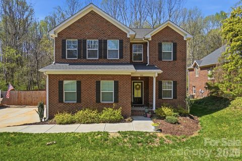 Photo of 340 Heritage Place, Mooresville, NC 28115 (MLS # 4361386)