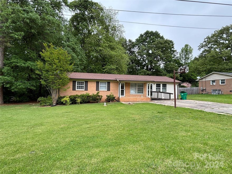 Priced to sell! Home needs a little TLC. Some updates have been done already. A few new things are flooring, paint, kitchen cabinets and counter tops. Roof is only around 10 years old, convenient location and a fenced in back yard. Come make this your home with only a few things left to do.